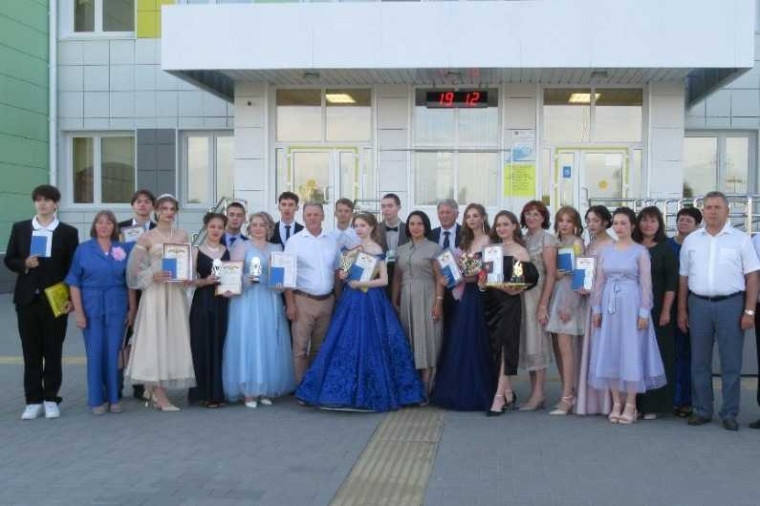Подавляющее большинство умётских выпускников поступили в вуз после школы.